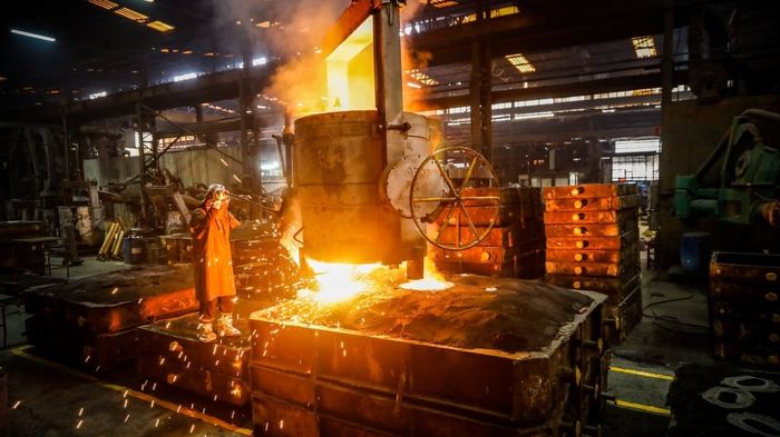 Steel Pouring — Rushabh Technocast
